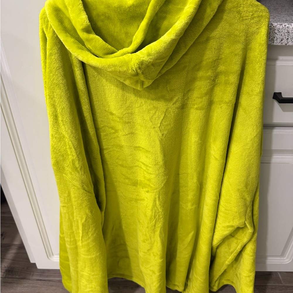 Yellow Grinch Hooded Blanket - Picture 2 of 6